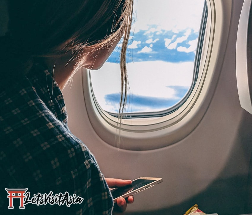 A woman using apps to help her overcome flying anxiety